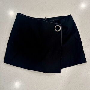 Forever 21 Black Wrap Mini Skort with back zipper & Silver Grommet Junior Small
